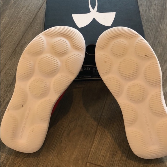 Under Armour shoes size 2.5Y - Picture 3 of 3